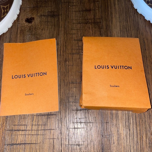 Size 10.5 (US) • Louis Vuitton Monogram Run Away Sneaker • VNDS • Pre-Owned. • - Picture 10 of 16